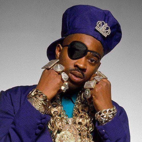 Slick Rick montre sa collection de bijoux de folie