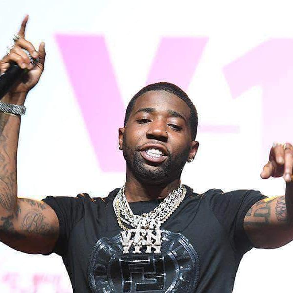 YFN Lucci montre sa collection de bijoux de folie