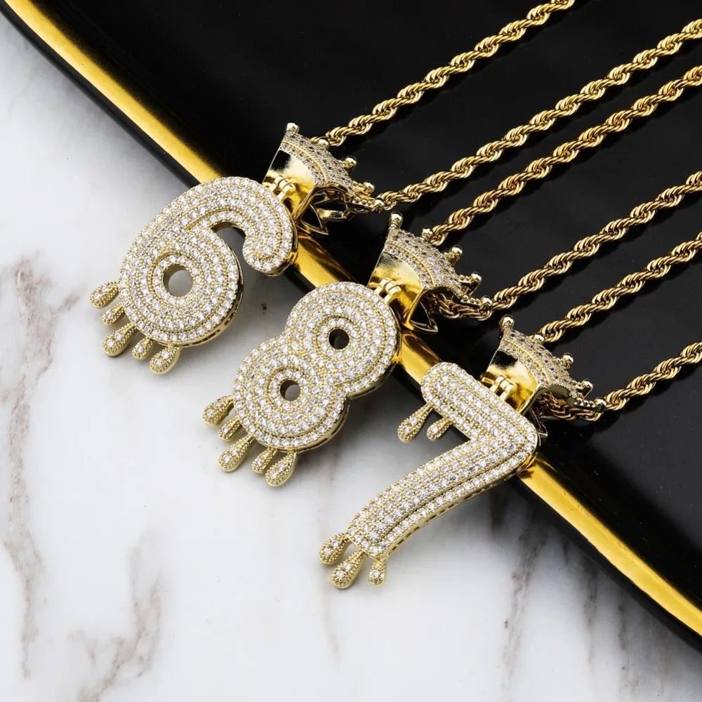 COLLIER PENDENTIF CHIFFRE ROYAL - Emirice.com