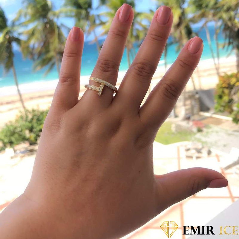 BAGUE CLOU CARTIER PLAQUE OR FEMME - Emirice.com