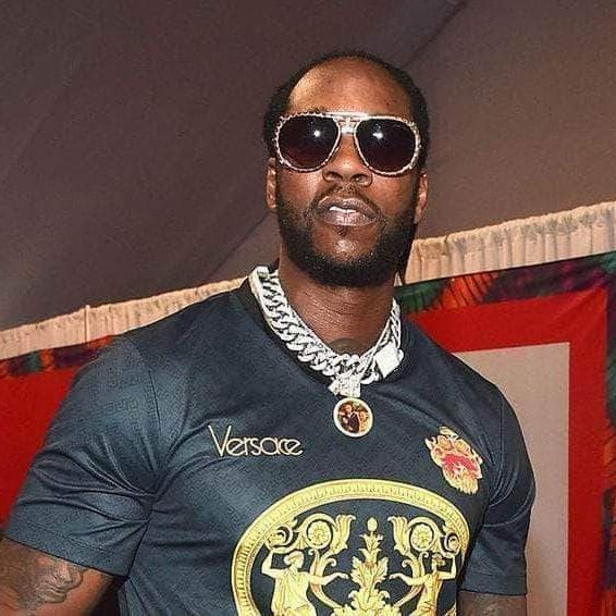 2 Chainz montre sa collection de bijoux de folie