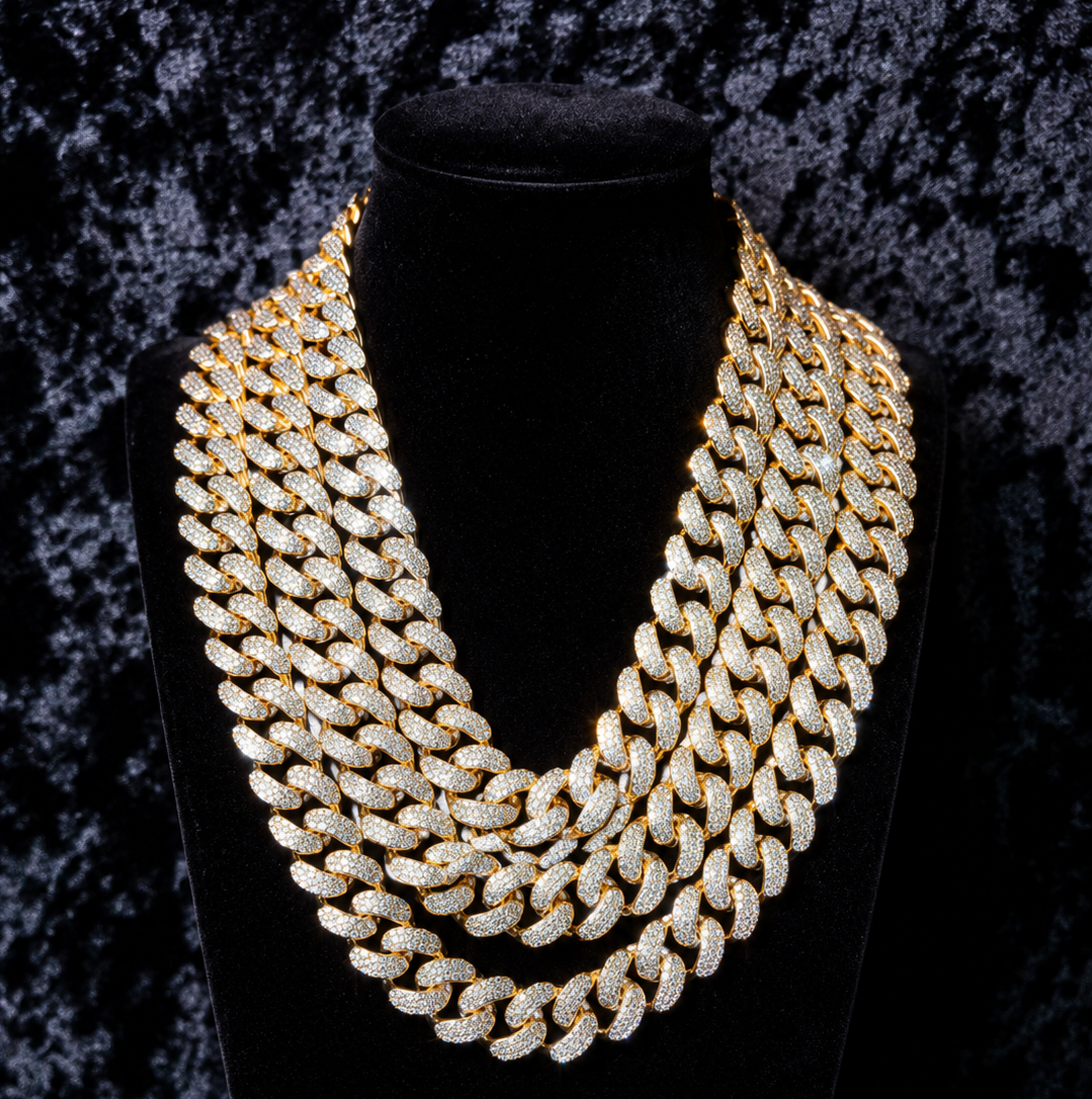 Bijoux de rappeur américain : chaîne, pendentif et grillz en diamants