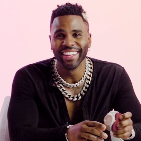 Jason Derulo montre sa collection de bijoux de folie