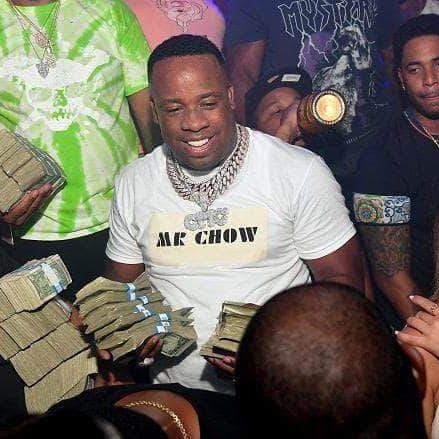 Yo Gotti montre sa collection de bijoux de folie