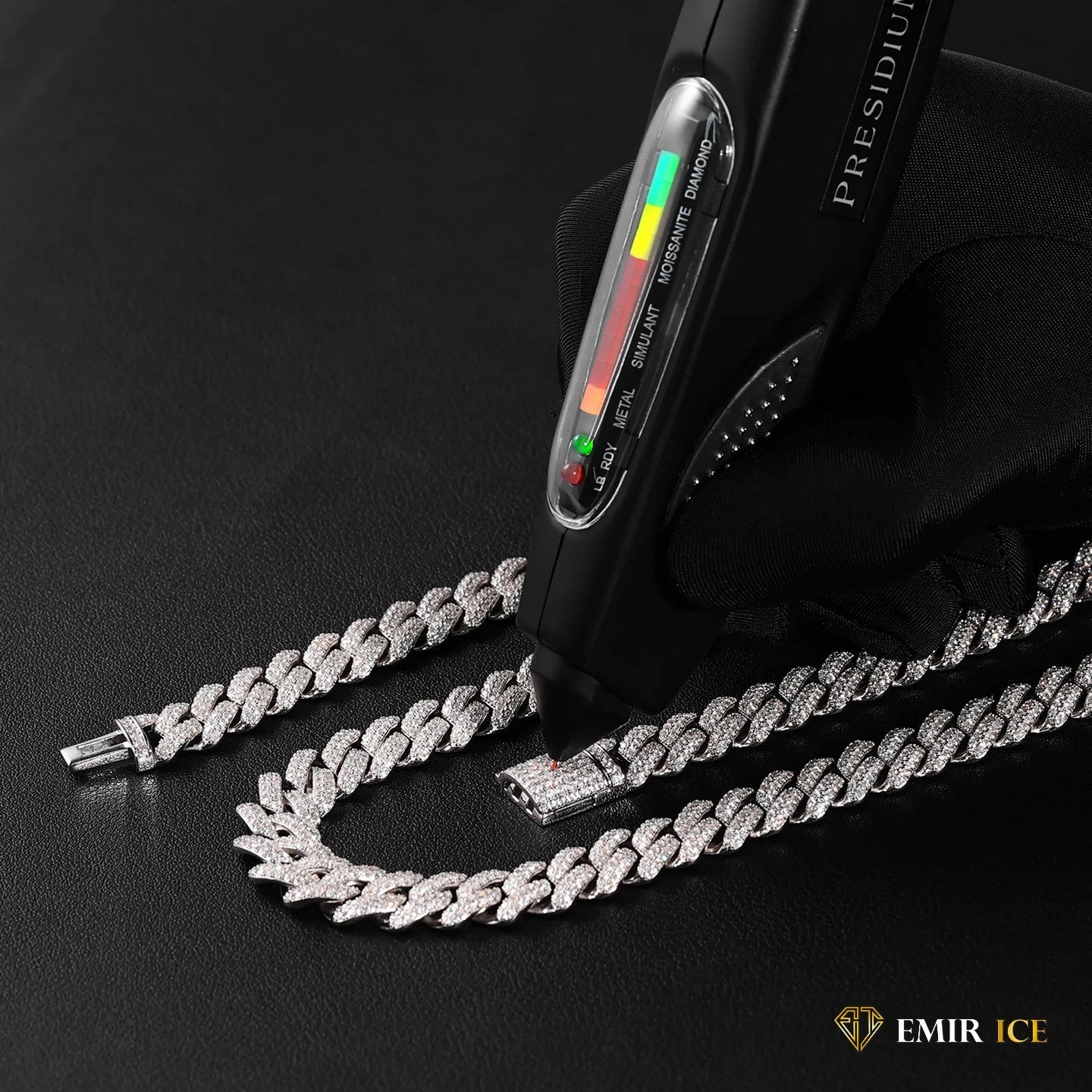 COLLIER CHAINE DIAMANT LABORATOIRE