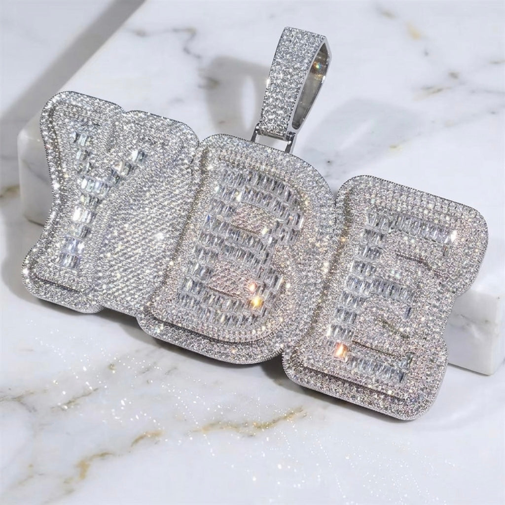 Collier Prénom Grosse Lettre Diamant Baguette Pendentif Personnalisé