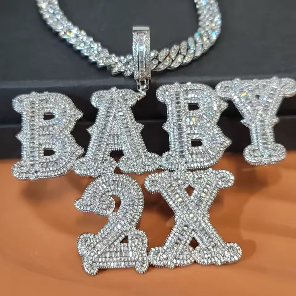 Collier Prénom Pendentif Personnalisé Grosse Lettre Diamant Baguette