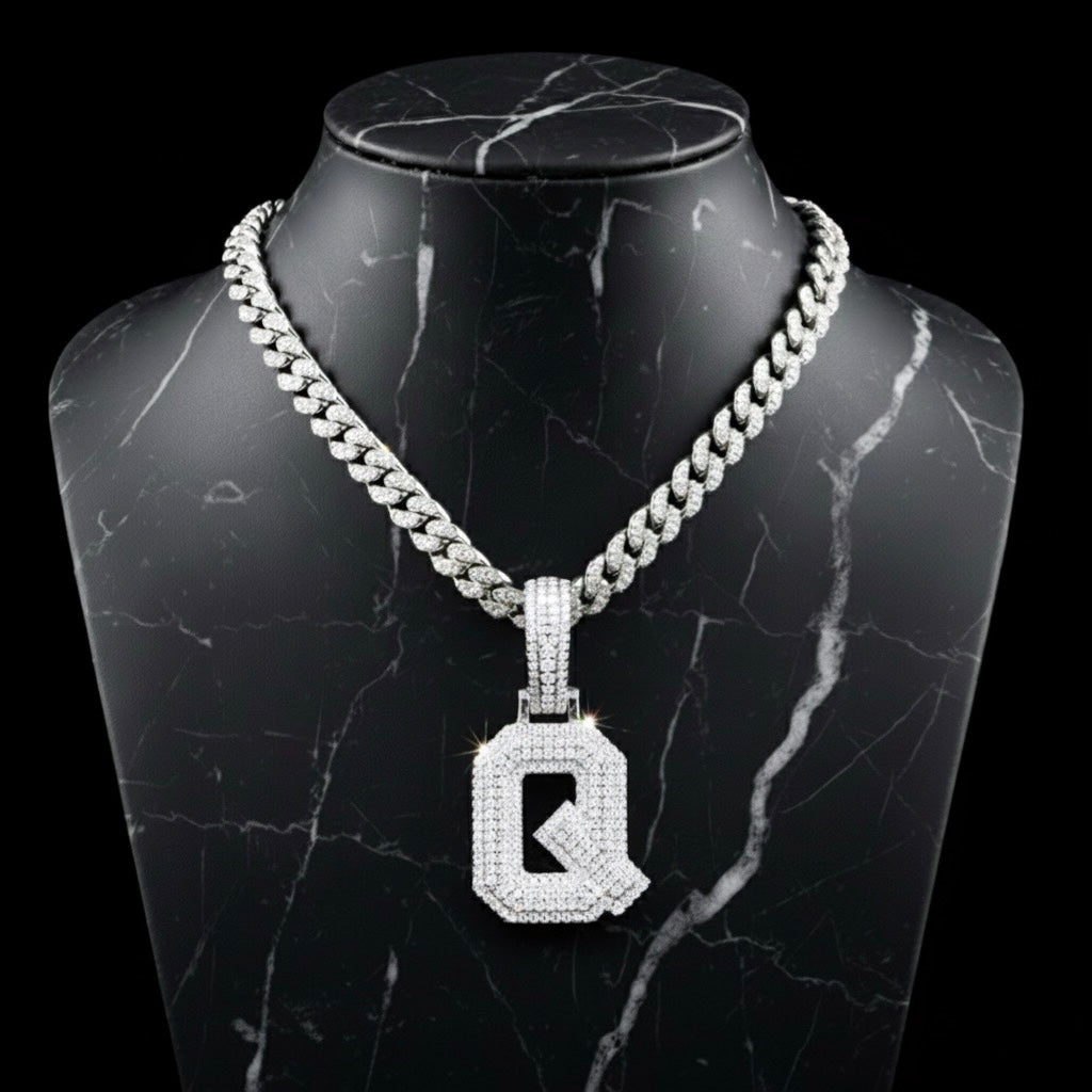Pendentif lettre Q diamant moissanite