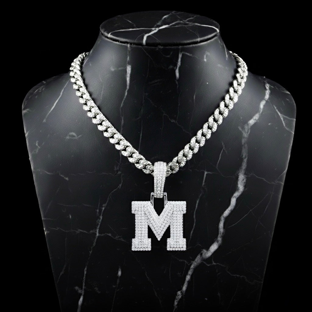 Pendentif lettre M diamant moissanite