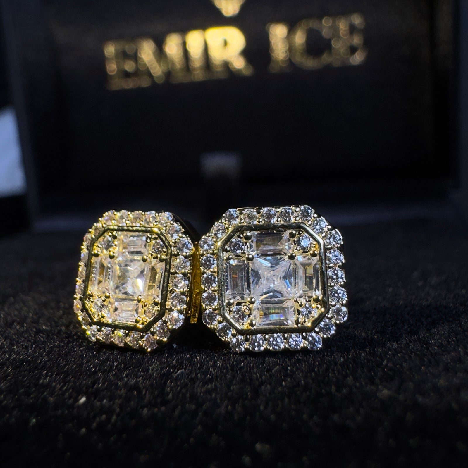 PENDIENTES DE HOMBRE CON DIAMANTES CUADRADOS EN ORO AMARILLO S925