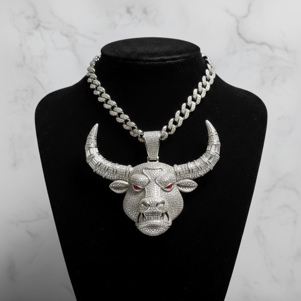 Pendentif taureau diamant moissanite