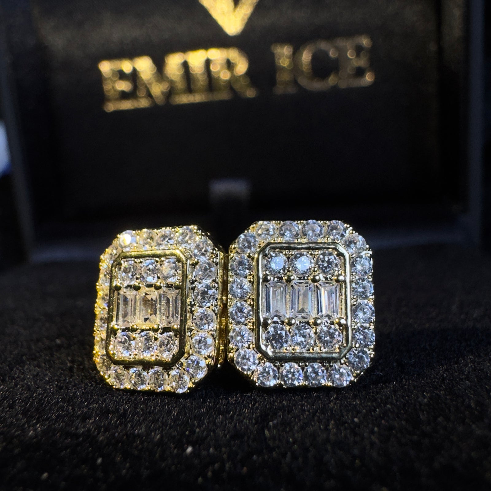 PENDIENTES PARA HOMBRE CON PAVE DE DIAMANTES EN ORO AMARILLO S925