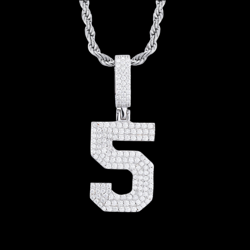 Pendentif chiffre 5 diamant moissanite