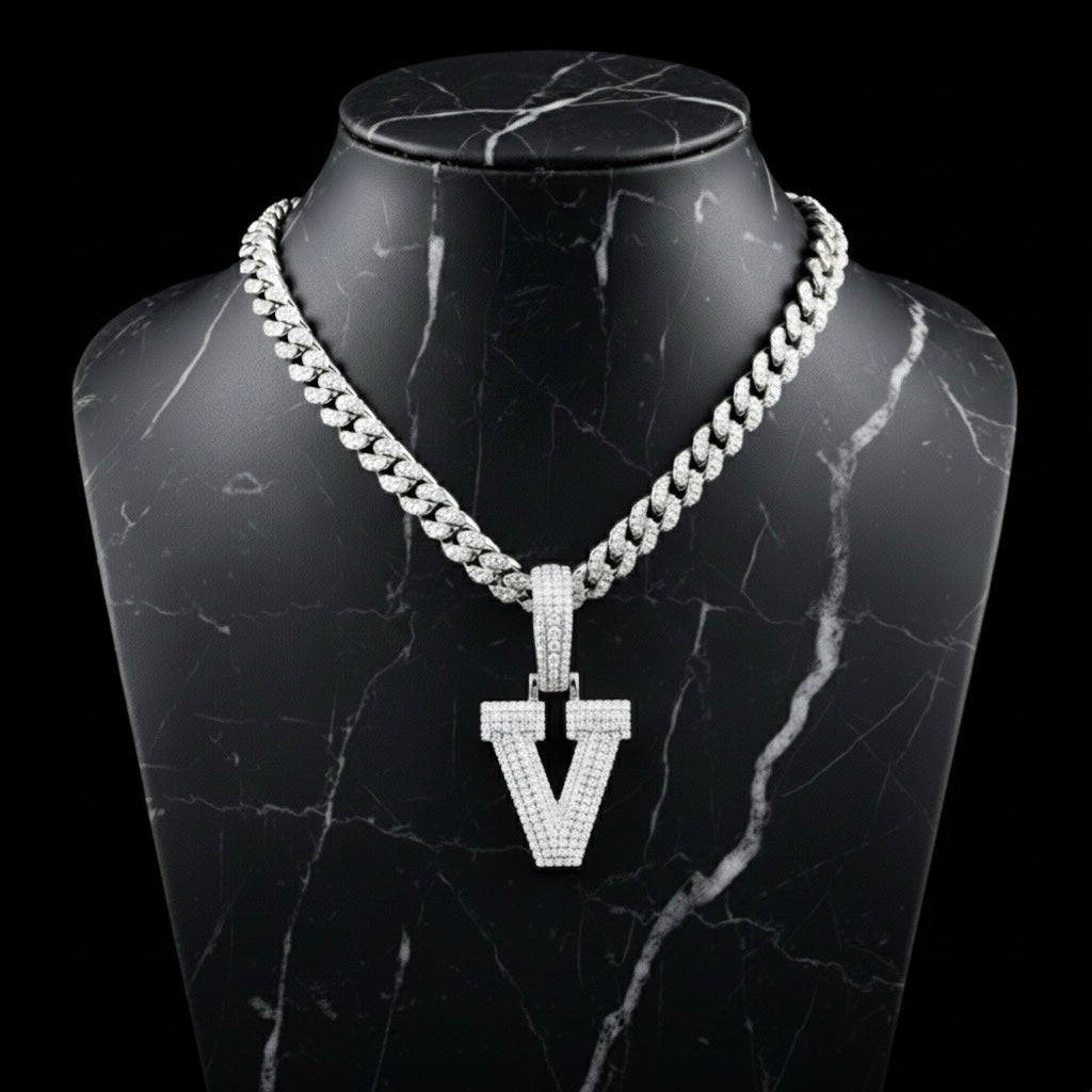 Pendentif lettre V diamant moissanite