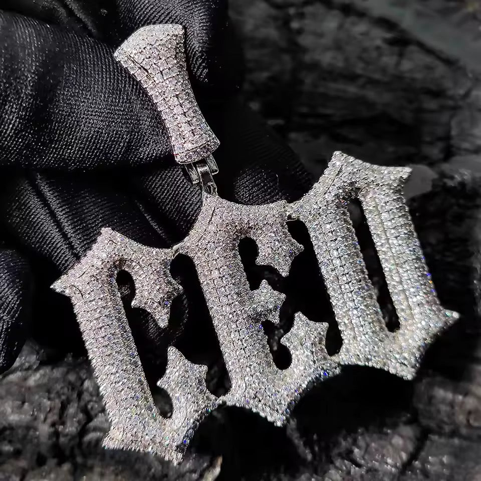 Collier Diamant Prénom Personnalisé Style Gothique