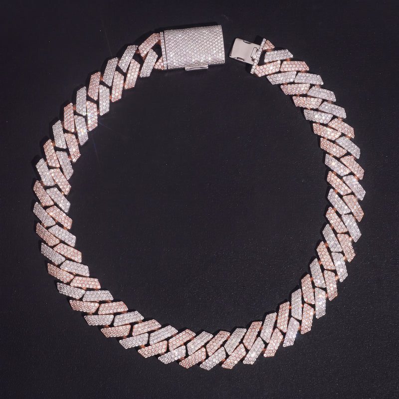 Chaîne Cubaine 3 Rangs 18 mm diamant de laboratoire Femme - portée par une femme - Emir ICE
