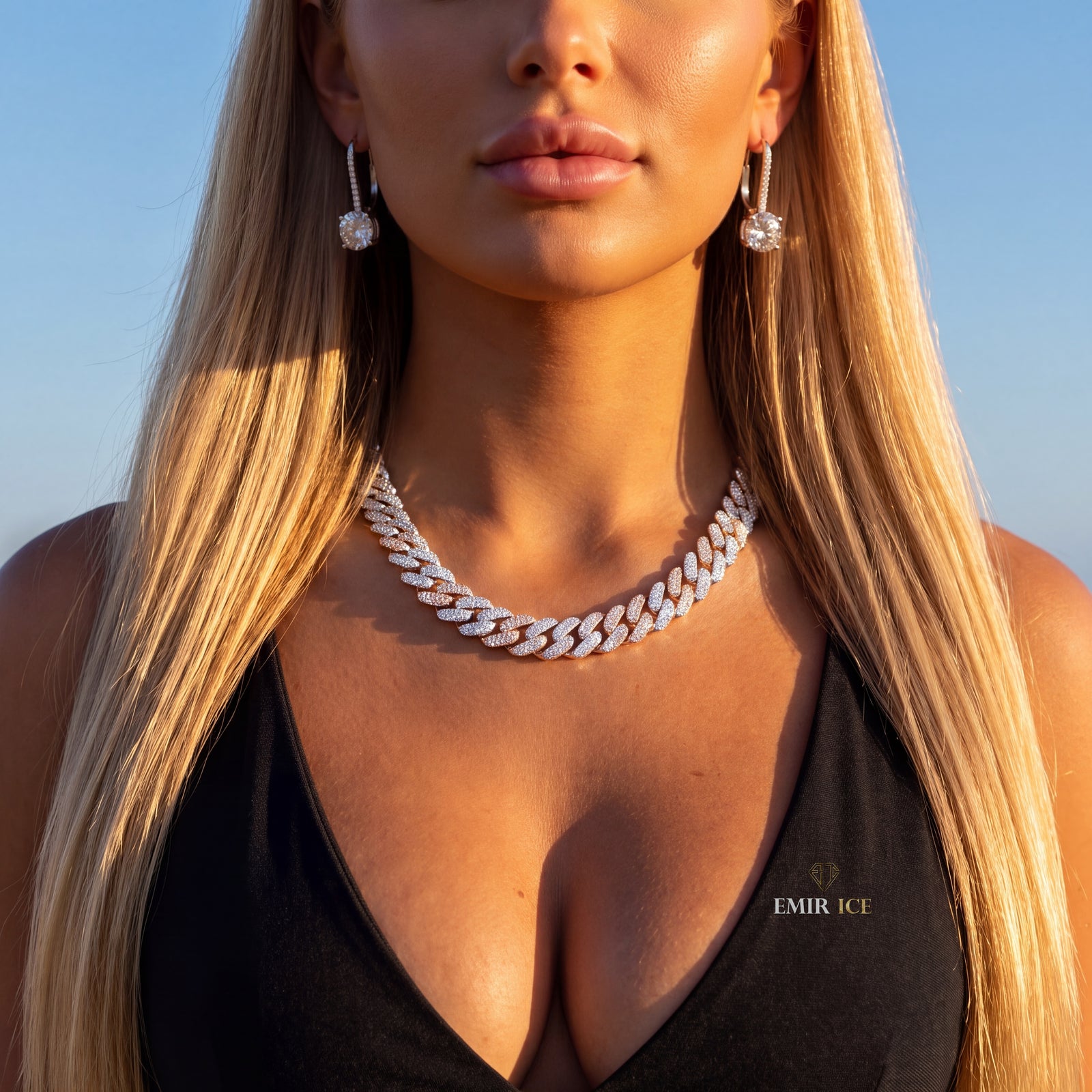 Chaîne Cubaine Bicolore 15 mm diamant naturel Femme - portée par une femme - Emir ICE