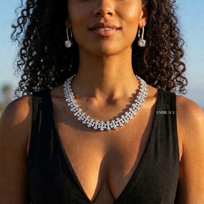 Chaîne Cubaine Croix Gothique 8 mm diamant de laboratoire Femme - portée par une femme - Emir ICE