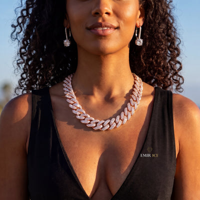 Chaîne Cubaine Lisse moissanite Femme - portée par une femme - Emir ICE