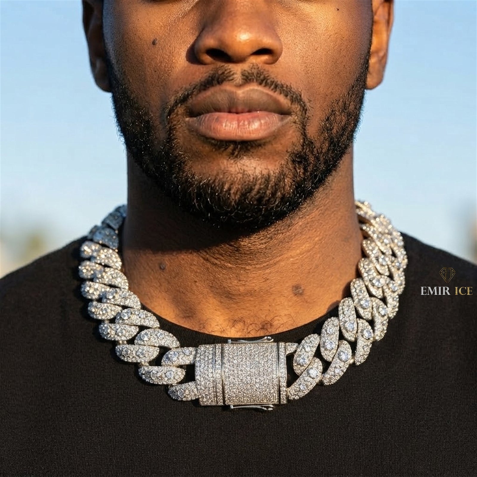 Chaîne Cubaine Miami 3 Pierres 30 mm diamant de laboratoire Homme - porté par un homme - Emir ICE