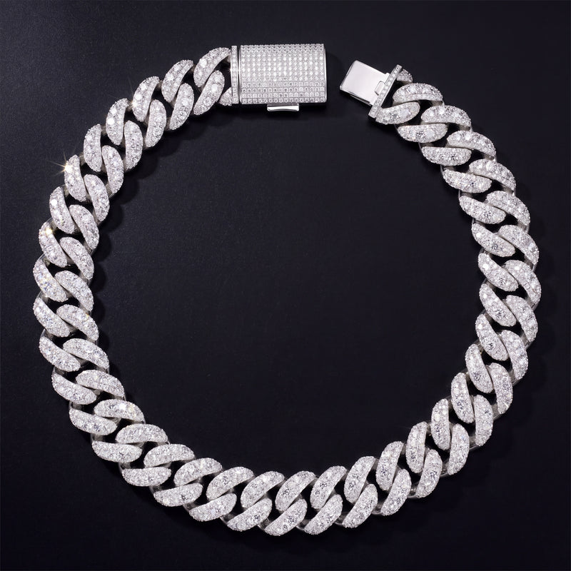 Chaîne Cubaine Miami 3 Pierres 30 mm diamant de laboratoire Homme - porté par un homme - Emir ICE