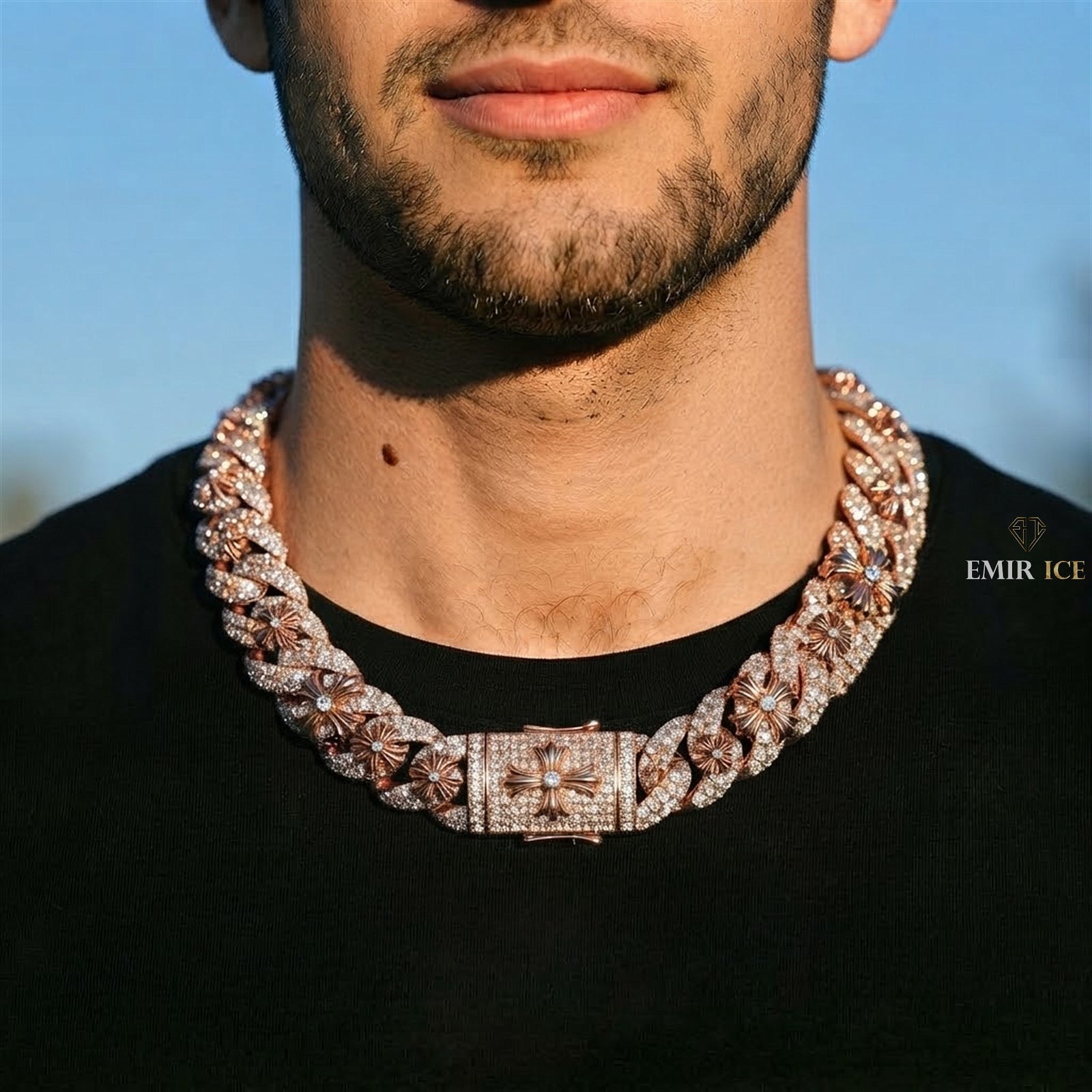 Chaîne Cubaine Miami Croix 20 mm moissanite Homme - porté par un homme - Emir ICE
