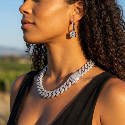 Chaîne Cubaine Miami 25 mm diamant naturel Femme - portée par une femme - Emir ICE