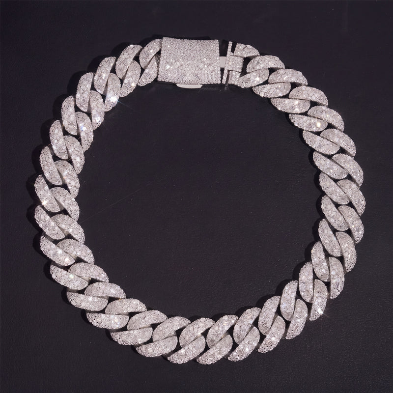 Chaîne Cubaine Mosaïque Baguette 20 mm diamant de laboratoire Femme - portée par une femme - Emir ICE