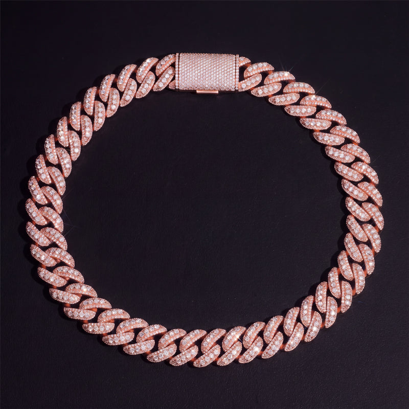 Chaîne Cubaine Pierres Surélevées 13 mm moissanite Homme - porté par un homme - Emir ICE