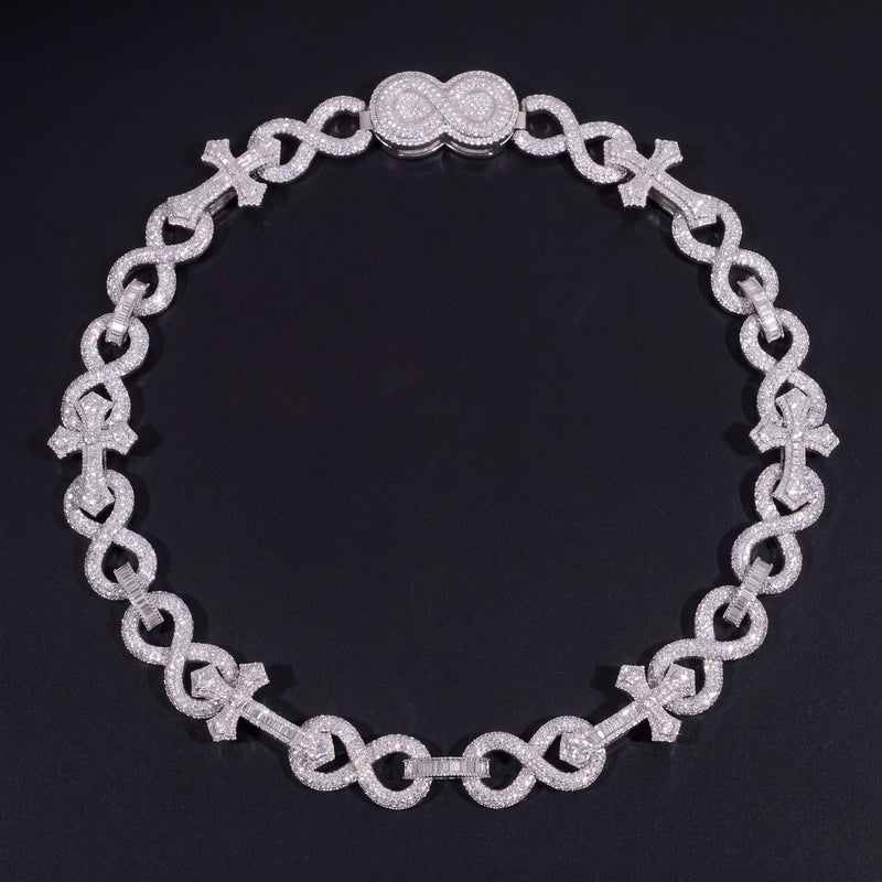 Chaîne Infinity Croix 15 mm diamant naturel Femme - portée par une femme - Emir ICE