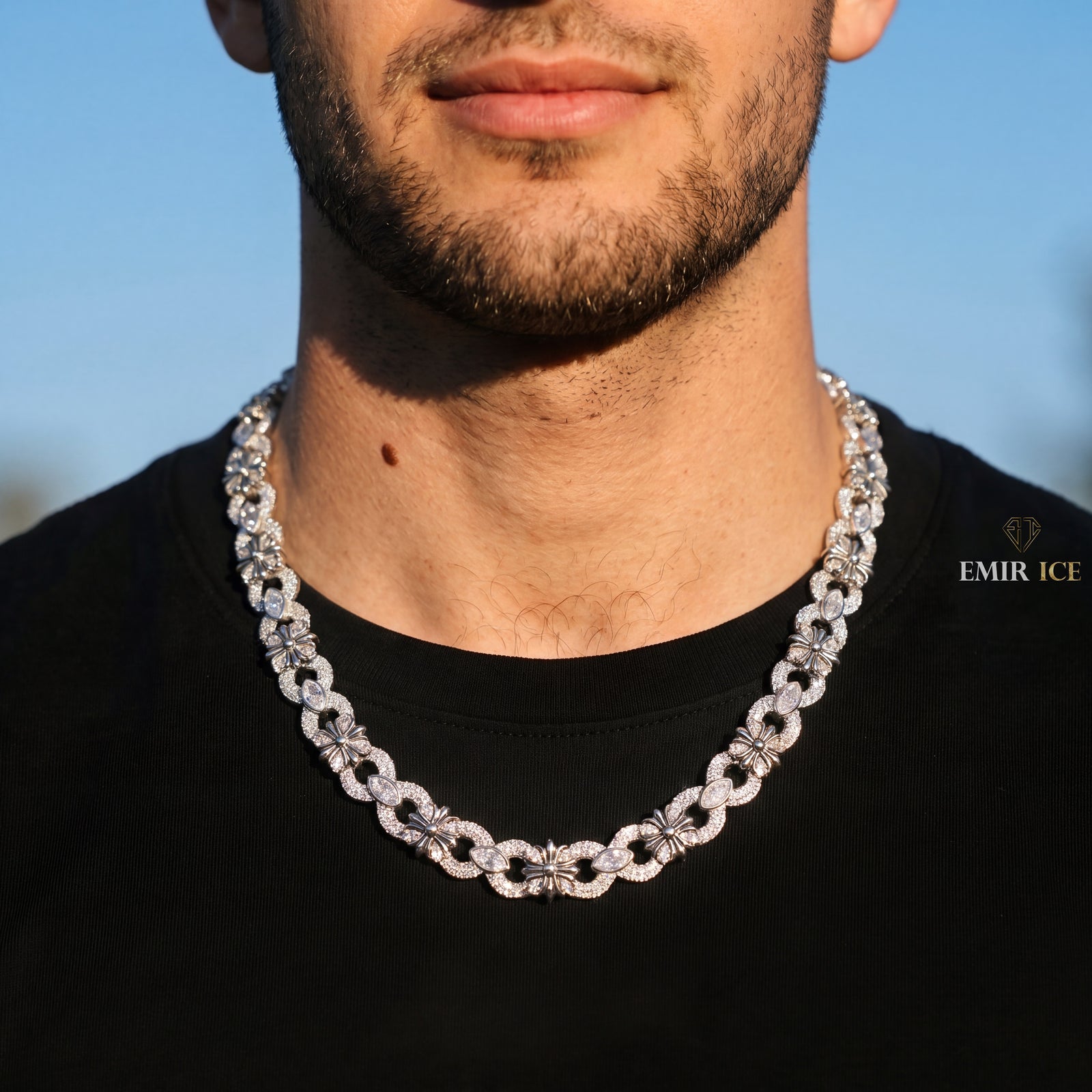 Chaîne Infinity Croix Gothique 15 mm diamant de laboratoire Homme - porté par un homme - Emir ICE