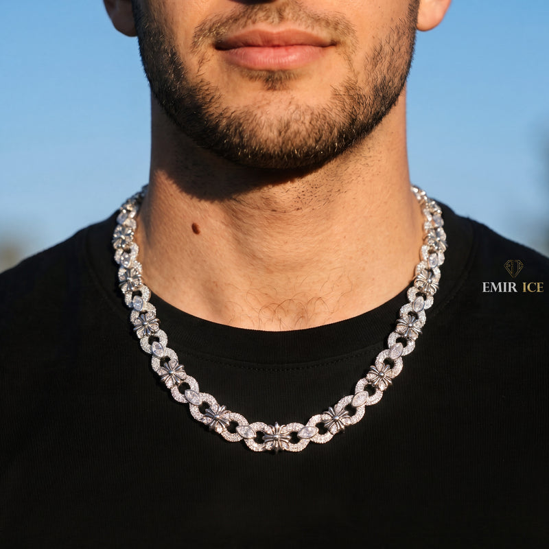 Chaîne Infinity Croix Gothique 15 mm moissanite Homme - porté par un homme - Emir ICE