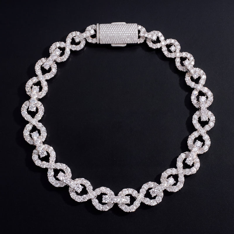 Chaîne Infinity Link 15 mm moissanite Femme - portée par une femme - Emir ICE