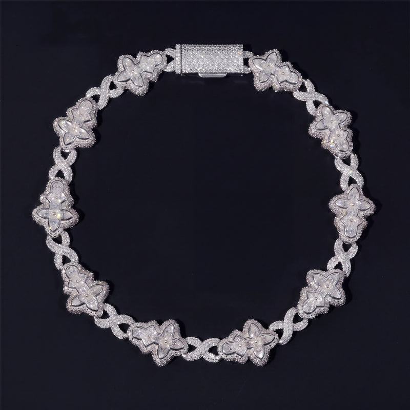 Chaîne Maillon Croix Fleur 18 mm diamant naturel Homme - porté par un homme - Emir ICE