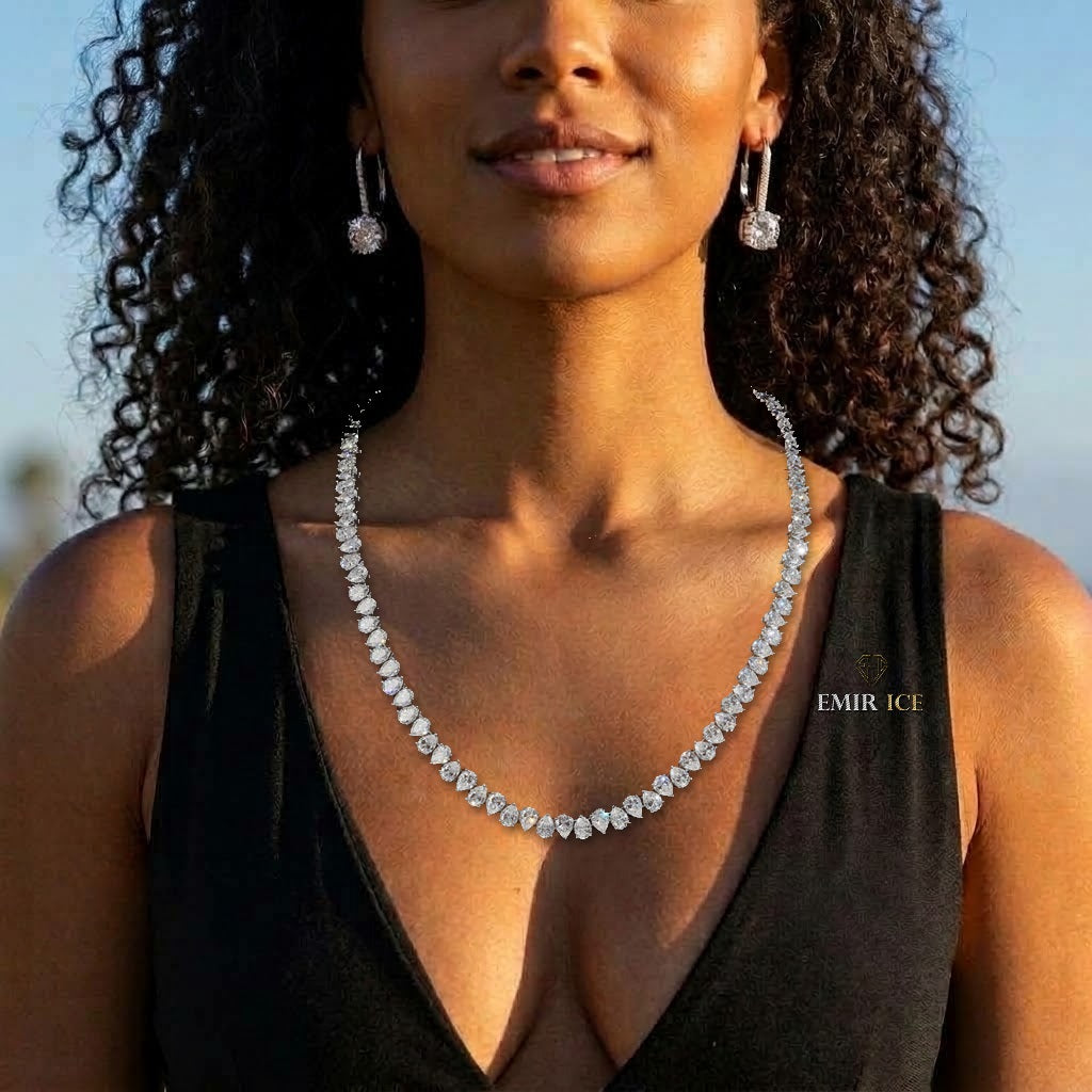 Chaîne Tennis Taille Poire Serti Inversé diamant naturel Femme - portée par une femme - Emir ICE