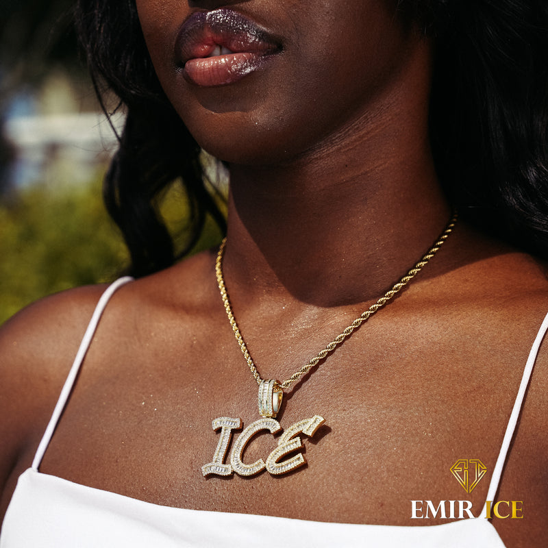 COLLIER PERSONNALISÉ LETTRE DIAMANT BAGUETTE FEMME OR JAUNE - Emirice.com