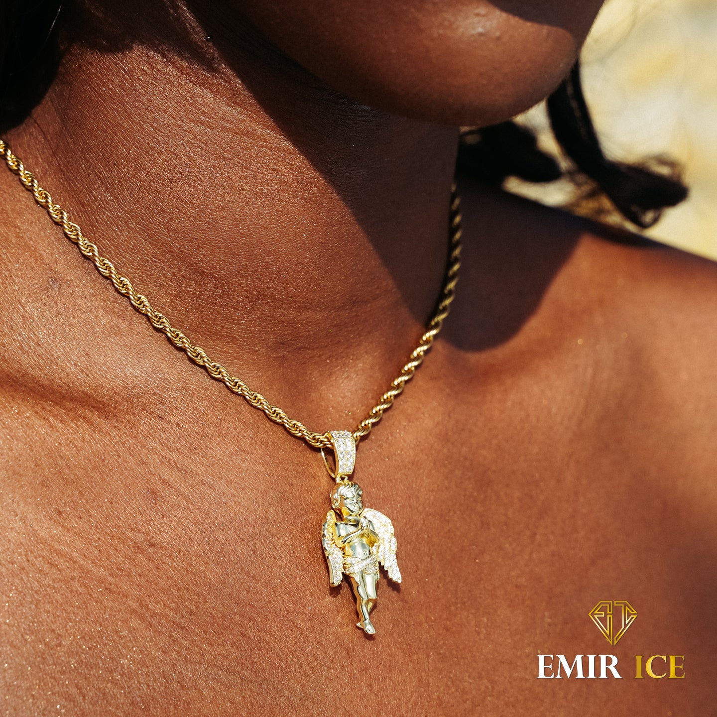 COLLAR DE ÁNGEL CON DIAMANTES EN ORO AMARILLO PARA MUJER