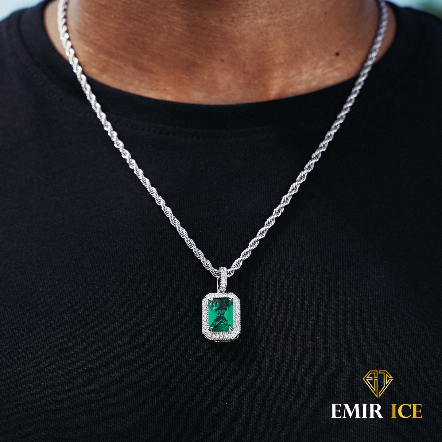 EMERALD DIAMOND PENDANT NECKLACE WHITE GOLD
