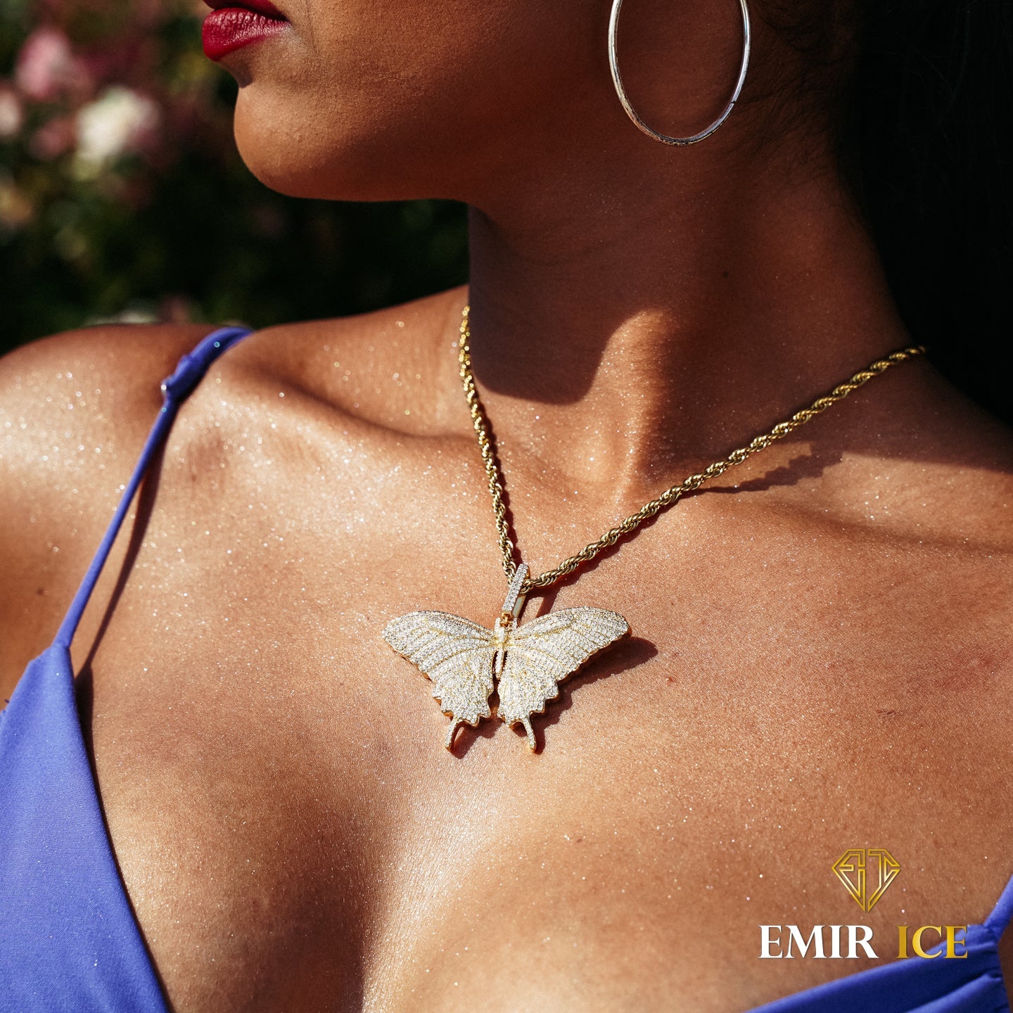 Collier vintage en émail cloisonné bouffant floral bleu papillon - France Collier vintage en émail cloisonné bouffant floral bleu papillon - France