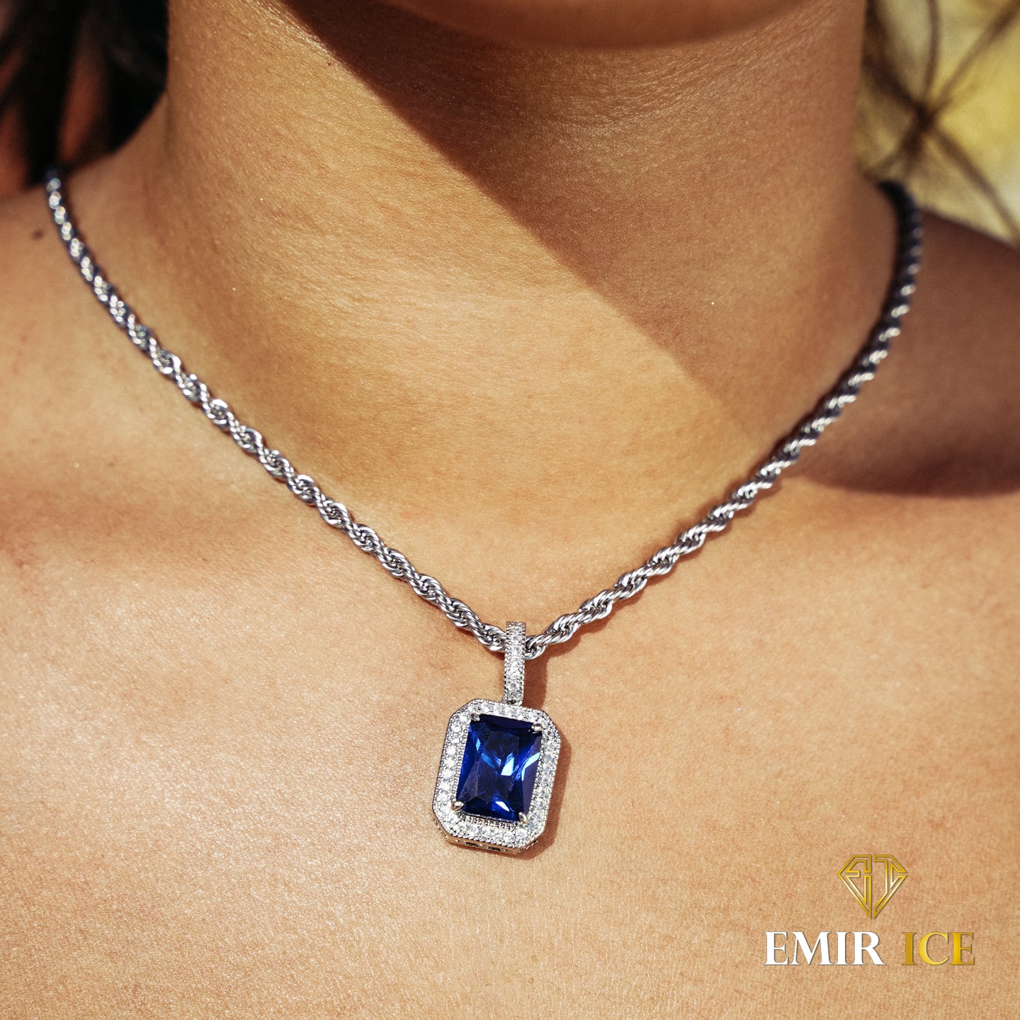 COLLAR DE ZAFIRO Y DIAMANTES PARA MUJER EN ORO BLANCO