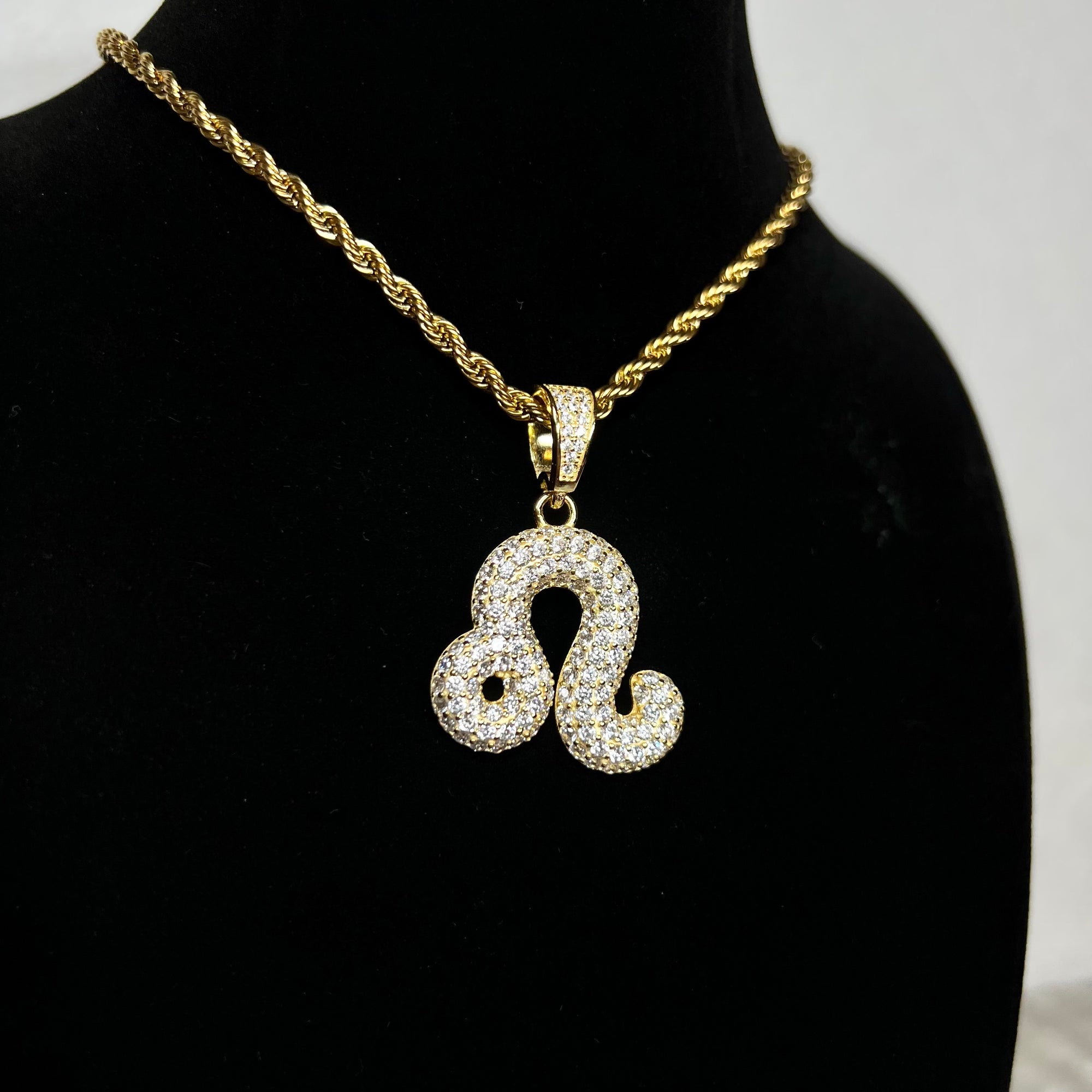 Collier pendentif signe astrologique lion en diamant plaqué or - Emir ICE