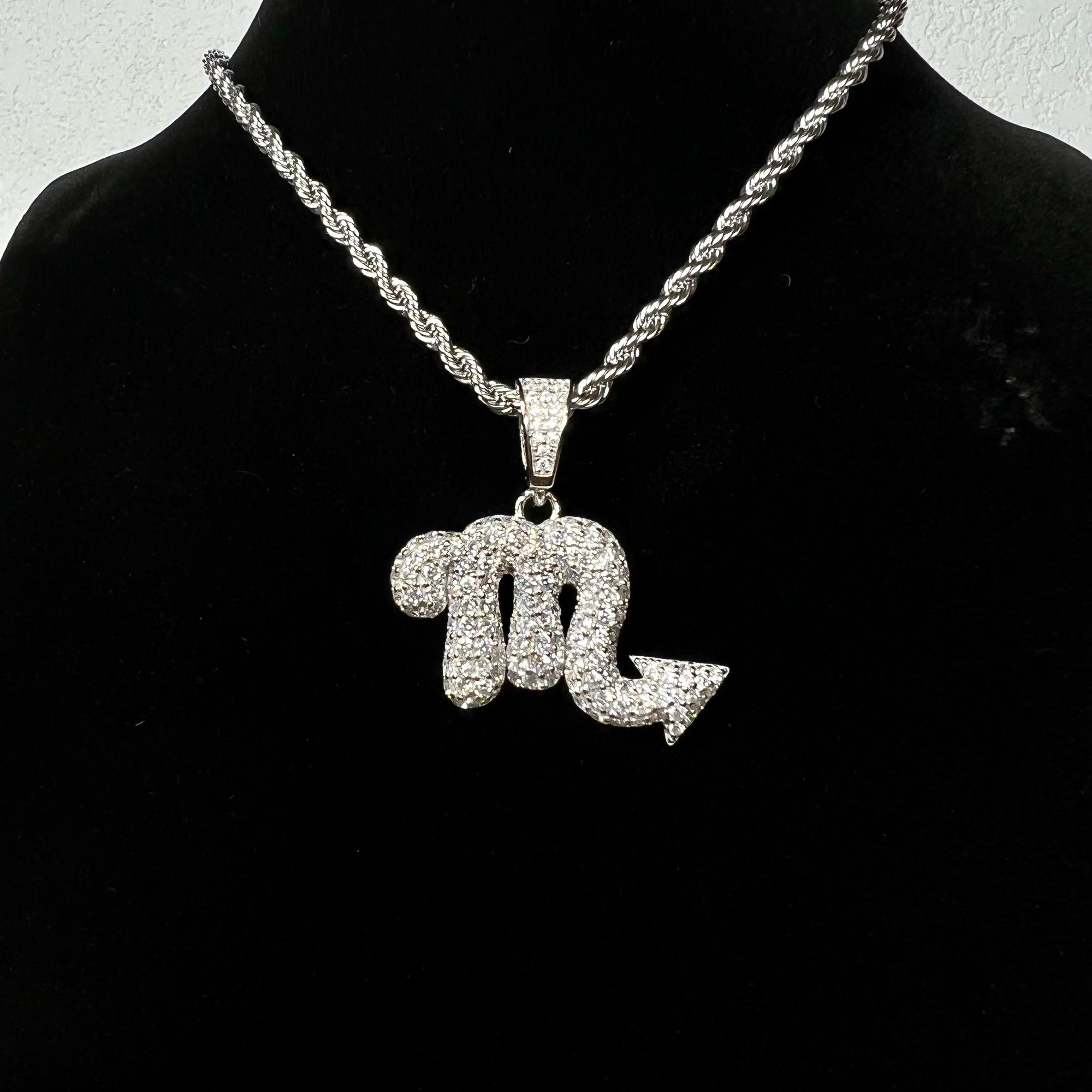 Collier pendentif signe astrologique scorpion en diamant - Emir ICE