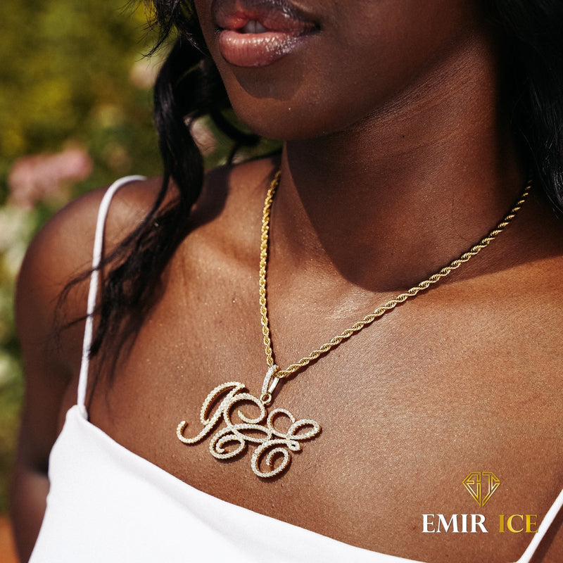 COLLIER PERSONNALISÉ PRENOM LETTRE CURSIVE OR JAUNE Bijouterie Bijoux Diamant Emirice.com