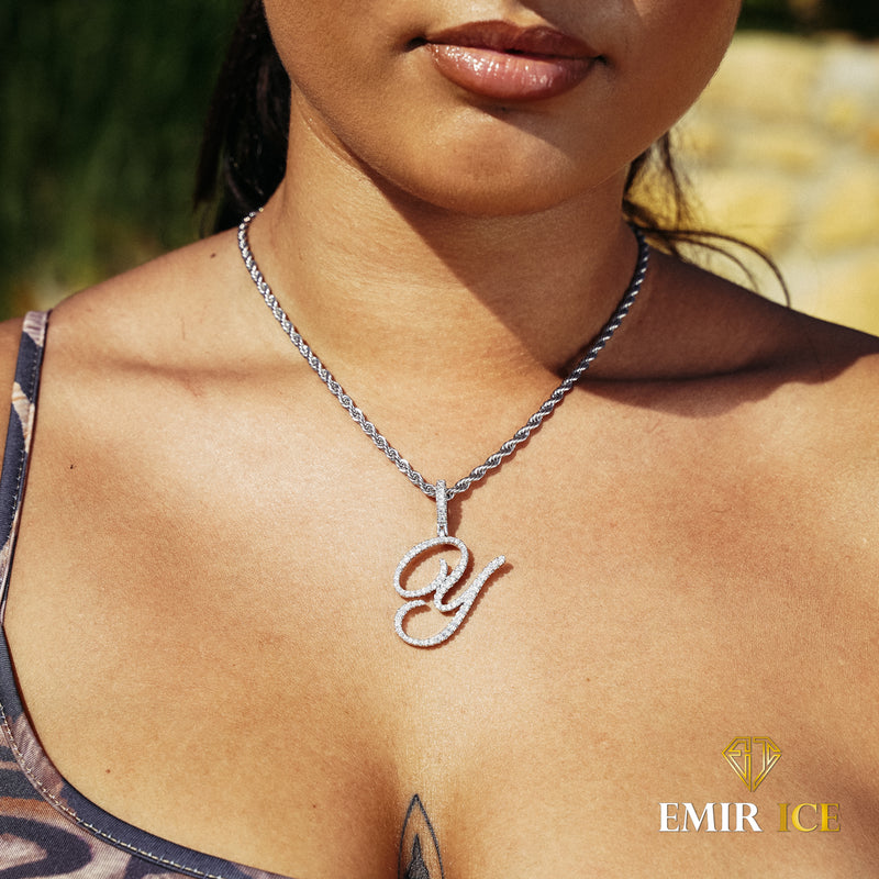 COLLIER PENDENTIF LETTRE CURSIVE INITIALE ICE - Emirice.com