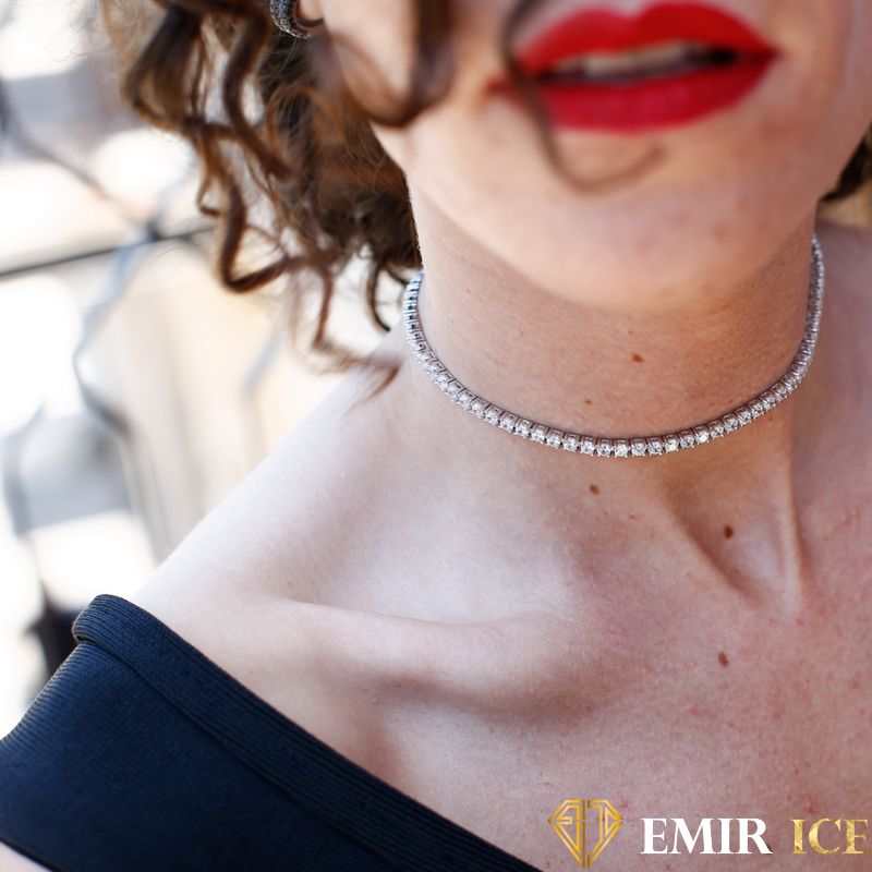 65.00ct. Saphir Diffus, 7,71 Carats. Collier Ras Du Cou En Diamants Naturels De 202 Carats 65.00ct. Saphir Diffus, 7,71 Carats. Collier Ras Du Cou En Diamants Naturels De 202 Carats